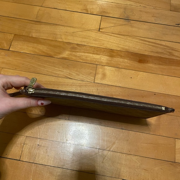 Louis Vuitton pouch - Picture 6 of 7